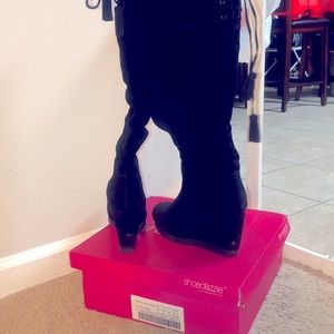 Shoedazzle ** Sunni wide (Black)